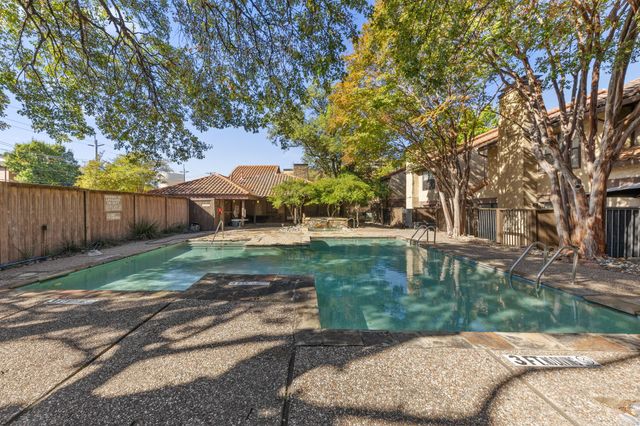 5757 E University Boulevard 26D, Dallas, TX 75206