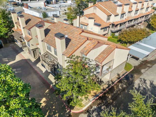 5757 E University Boulevard 26D, Dallas, TX 75206