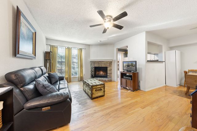 5757 E University Boulevard 26D, Dallas, TX 75206