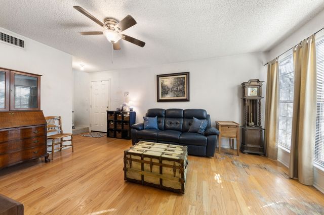 5757 E University Boulevard 26D, Dallas, TX 75206