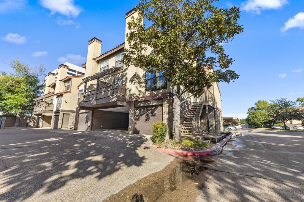 5757 E University Boulevard 26D, Dallas, TX 75206