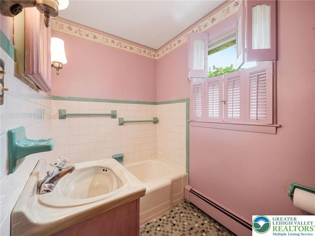 1214 Pennsylvania Avenue, Emmaus Boro, PA 18049