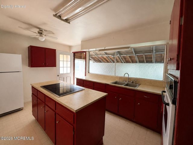 134 Mccaffery Road, Manalapan, NJ 07726