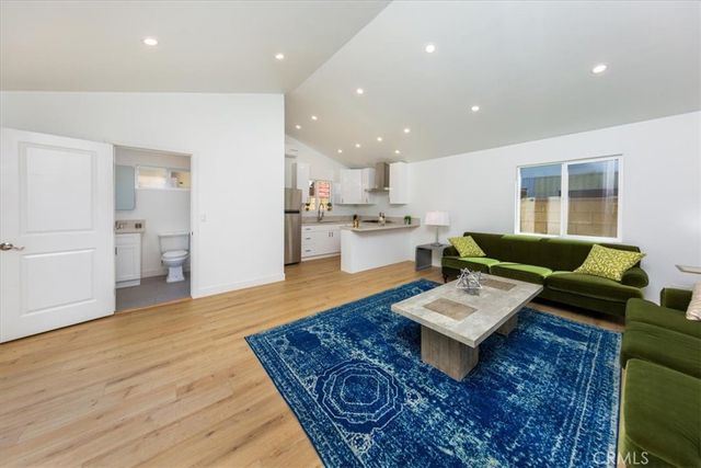 5822 Saloma, Sherman Oaks, CA 91411