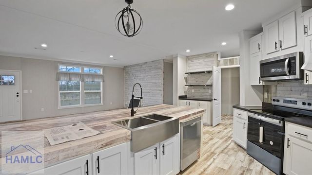 735 Hires Road, Jesup, GA 31545