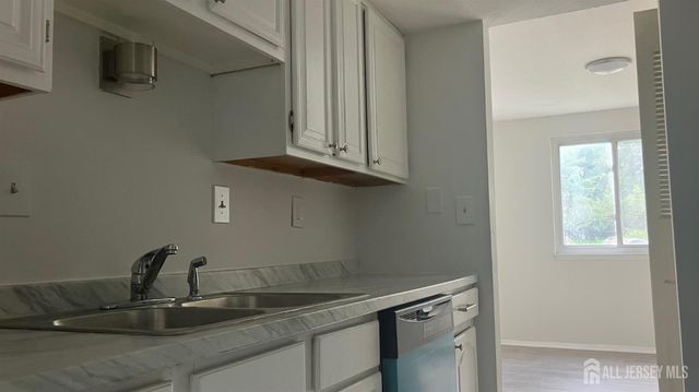 27 Beechwood Court, South Brunswick, NJ 08852