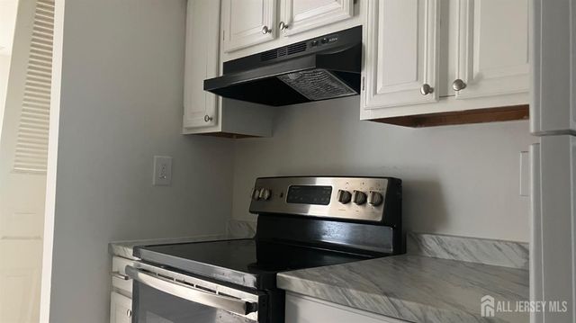 27 Beechwood Court, South Brunswick, NJ 08852