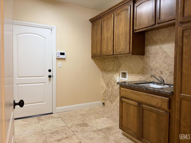 12009 Trackside Drive, Bakersfield, CA 93312