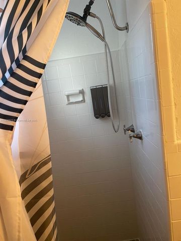 338 Roosevelt St, Hollywood, FL 33019