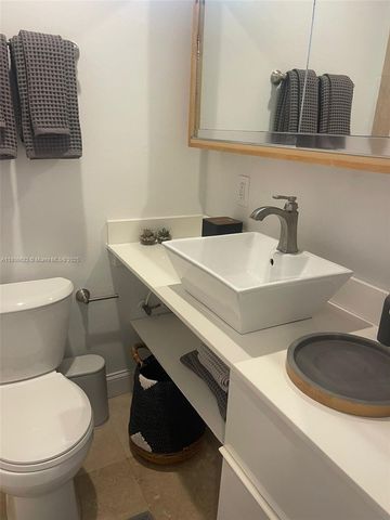 338 Roosevelt St, Hollywood, FL 33019