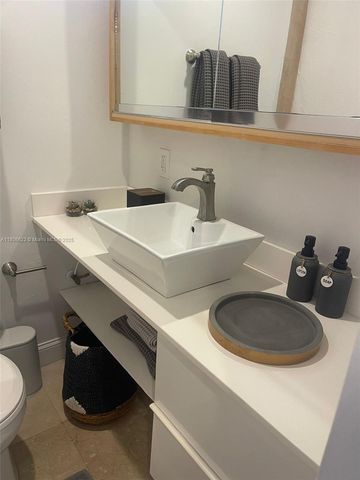 338 Roosevelt St, Hollywood, FL 33019