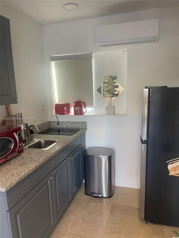 338 Roosevelt St, Hollywood, FL 33019