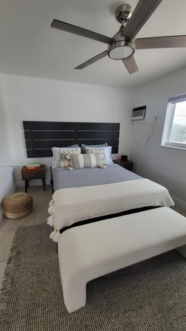 338 Roosevelt St, Hollywood, FL 33019