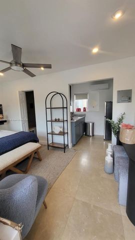 338 Roosevelt St, Hollywood, FL 33019