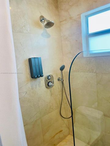 338 Roosevelt St, Hollywood, FL 33019