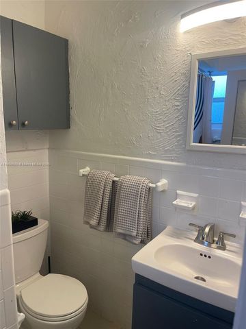 338 Roosevelt St, Hollywood, FL 33019