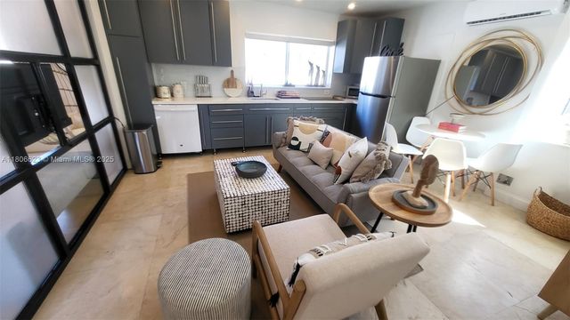 338 Roosevelt St, Hollywood, FL 33019