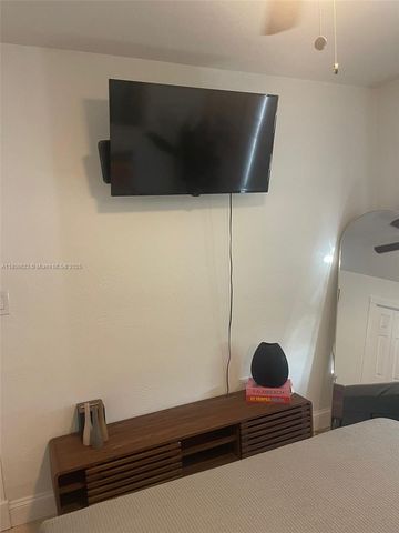 338 Roosevelt St, Hollywood, FL 33019