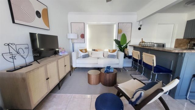 338 Roosevelt St, Hollywood, FL 33019