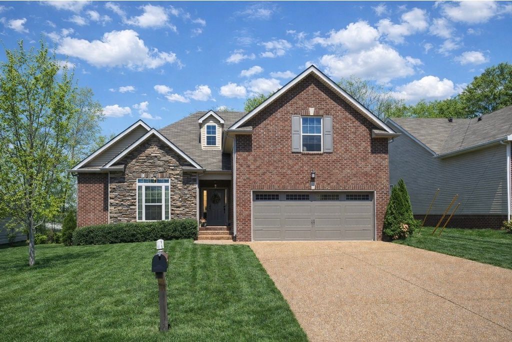 1098 Golf View Way, Spring Hill, TN 37174