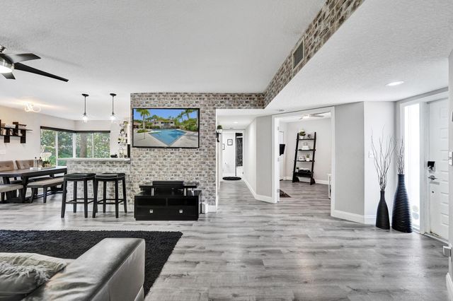 9280 NW 9th Court 9280, Plantation, FL 33324