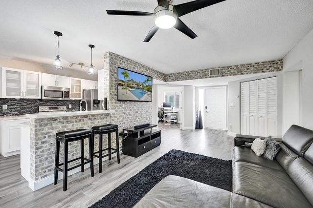 9280 NW 9th Court 9280, Plantation, FL 33324