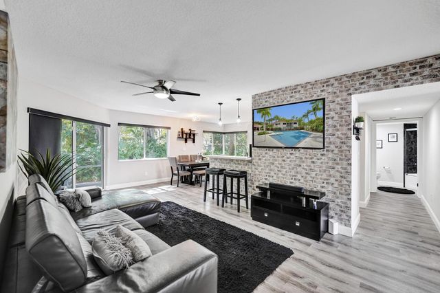 9280 NW 9th Court 9280, Plantation, FL 33324