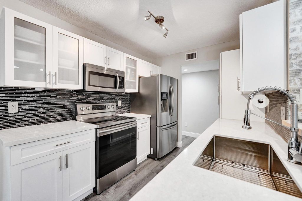 9280 NW 9th Court 9280, Plantation, FL 33324