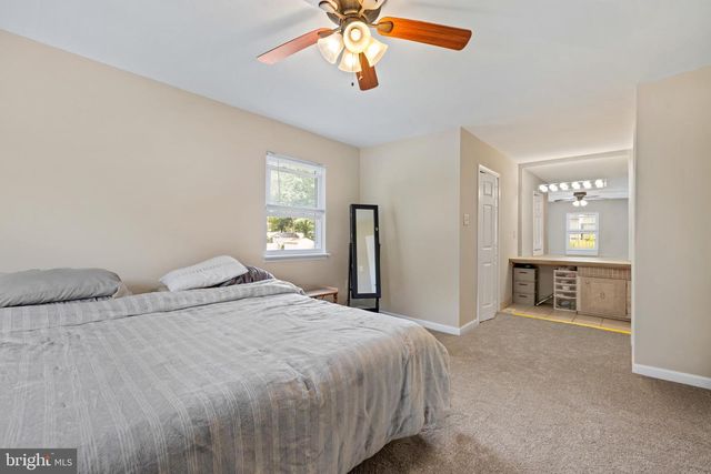 28 LORETTA BLVD, Sicklerville, NJ 08081