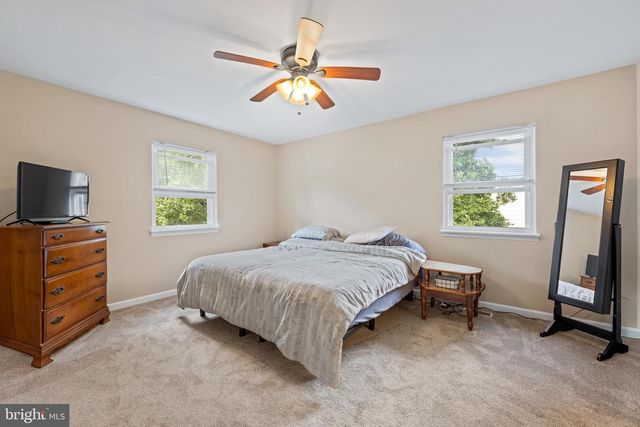 28 LORETTA BLVD, Sicklerville, NJ 08081