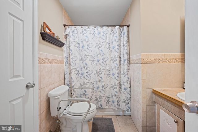 28 LORETTA BLVD, Sicklerville, NJ 08081