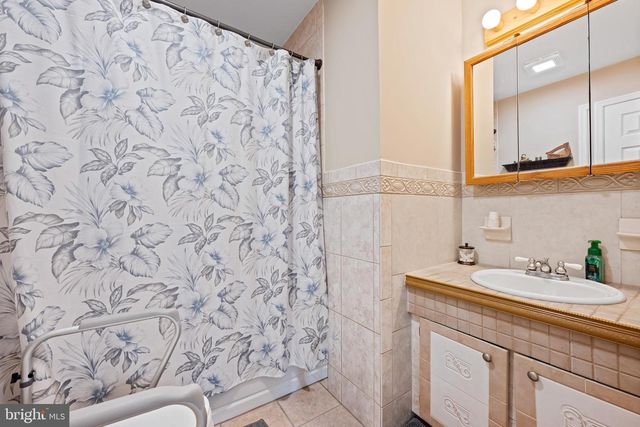 28 LORETTA BLVD, Sicklerville, NJ 08081