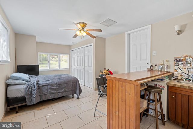 28 LORETTA BLVD, Sicklerville, NJ 08081