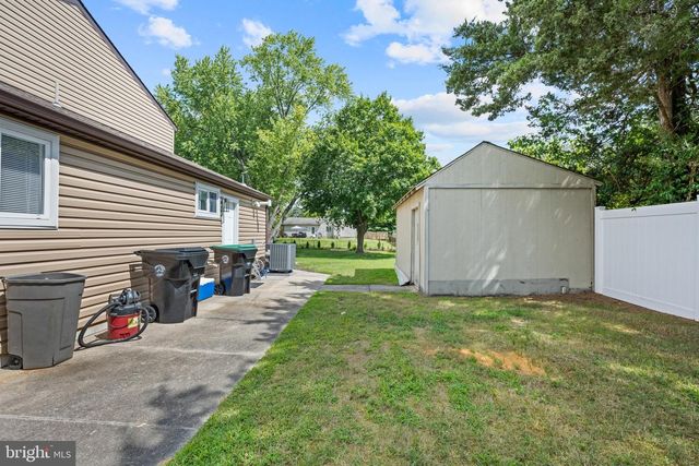 28 LORETTA BLVD, Sicklerville, NJ 08081