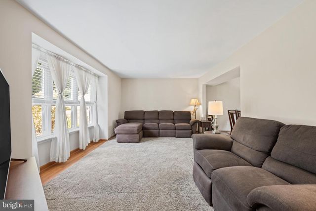 28 LORETTA BLVD, Sicklerville, NJ 08081