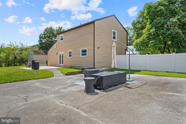 28 LORETTA BLVD, Sicklerville, NJ 08081