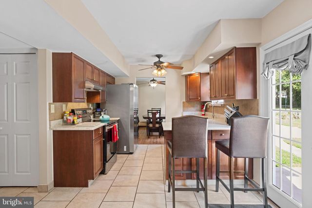 28 LORETTA BLVD, Sicklerville, NJ 08081