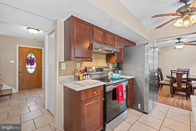 28 LORETTA BLVD, Sicklerville, NJ 08081