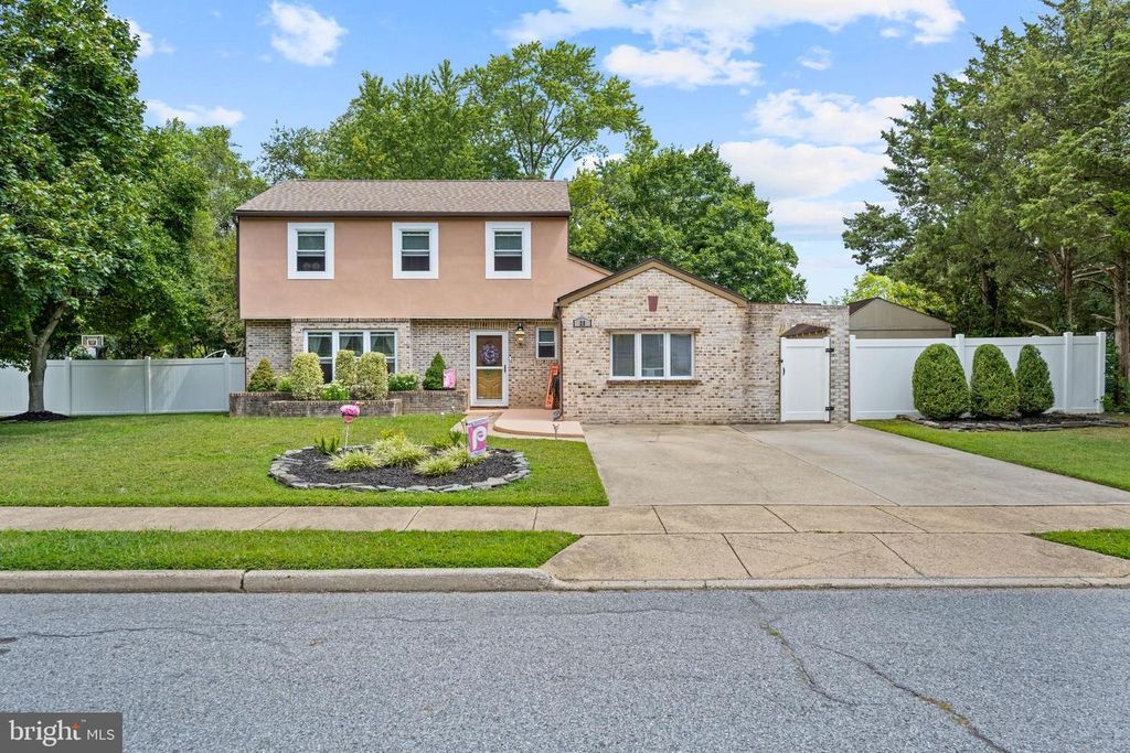 28 LORETTA BLVD, Sicklerville, NJ 08081