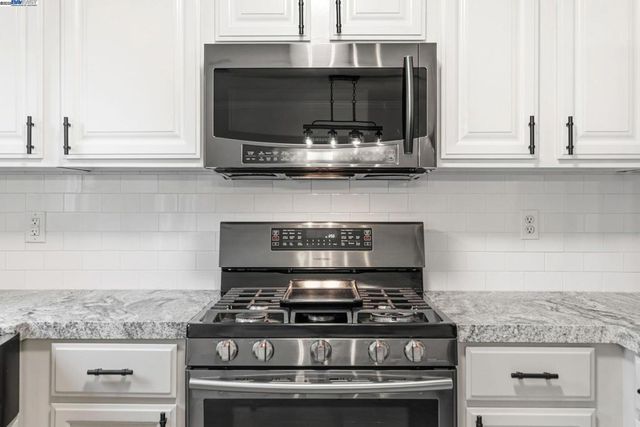 801 Nash Rd G4, Hollister, CA 95023