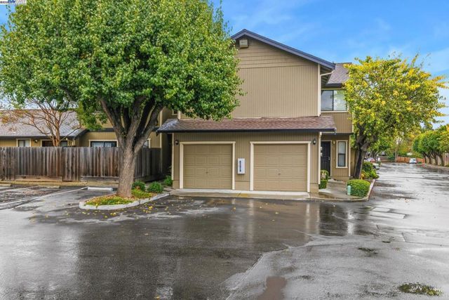 801 Nash Rd G4, Hollister, CA 95023