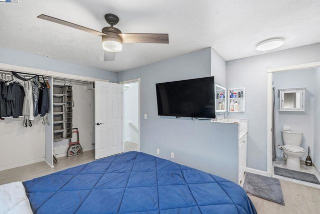 801 Nash Rd G4, Hollister, CA 95023