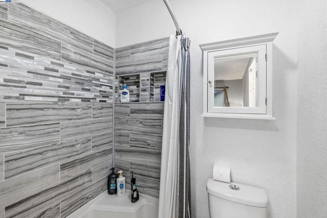 801 Nash Rd G4, Hollister, CA 95023