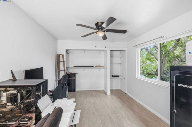 801 Nash Rd G4, Hollister, CA 95023