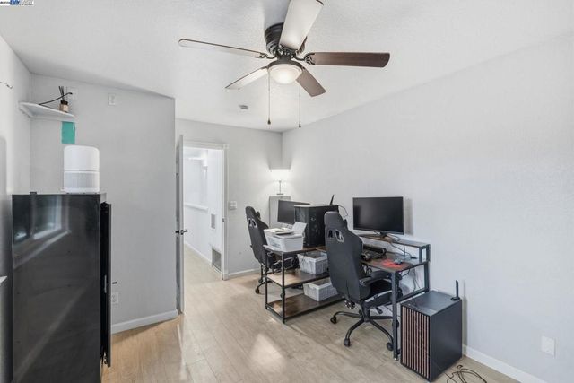 801 Nash Rd G4, Hollister, CA 95023