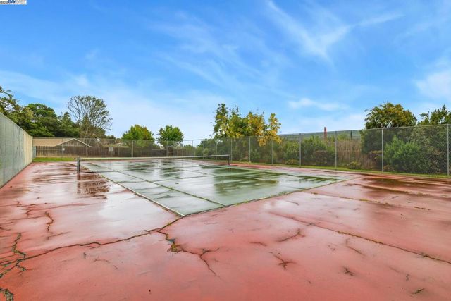 801 Nash Rd G4, Hollister, CA 95023