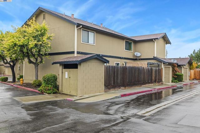 801 Nash Rd G4, Hollister, CA 95023