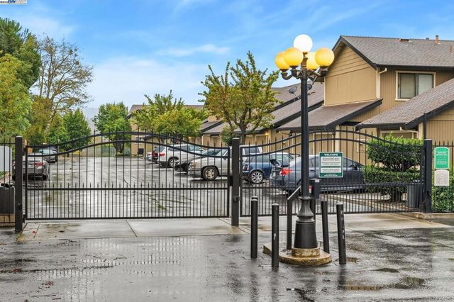 801 Nash Rd G4, Hollister, CA 95023