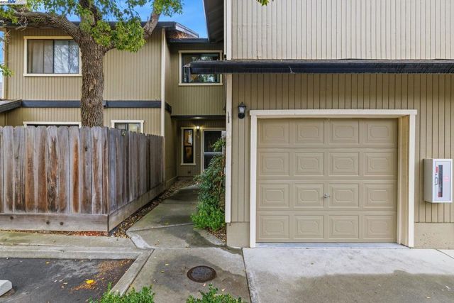 801 Nash Rd G4, Hollister, CA 95023