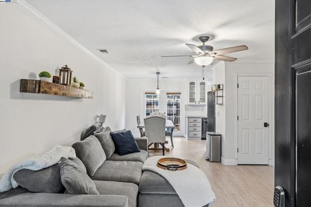 801 Nash Rd G4, Hollister, CA 95023